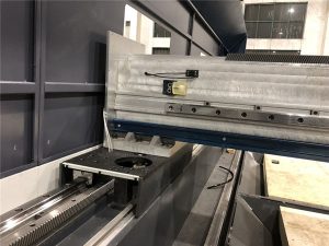 เครื่องตัดไฟเบอร์เลเซอร์แบบเปิดชนิด maxphotonics สำหรับชิ้นส่วนยานยนต์